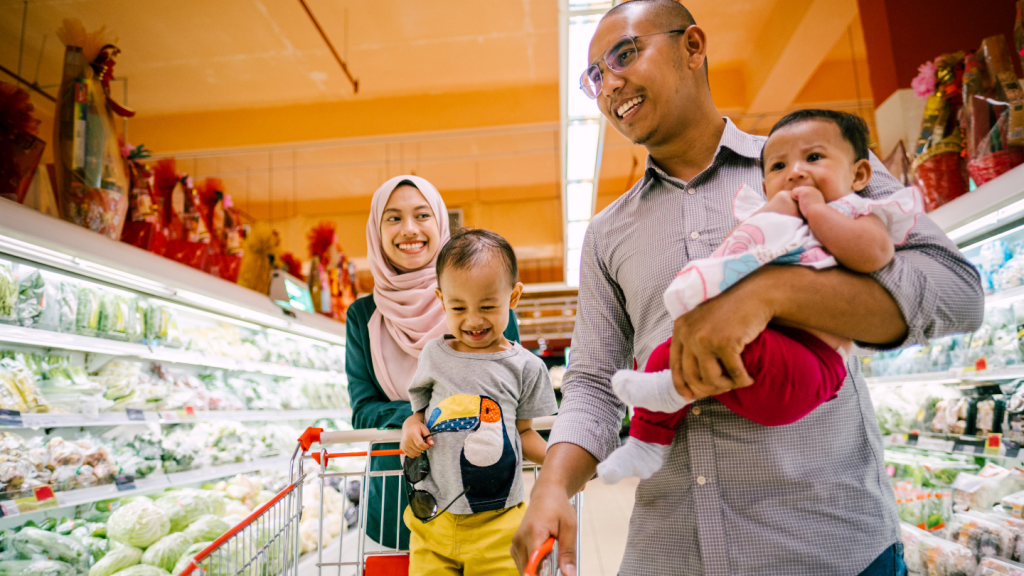 Family grocery shopping for food